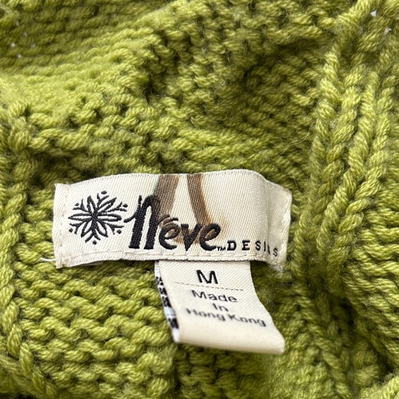 Elegant Neve Designs Wool Green Cable Knit Turtleneck Sweater - Picture 4 of 5